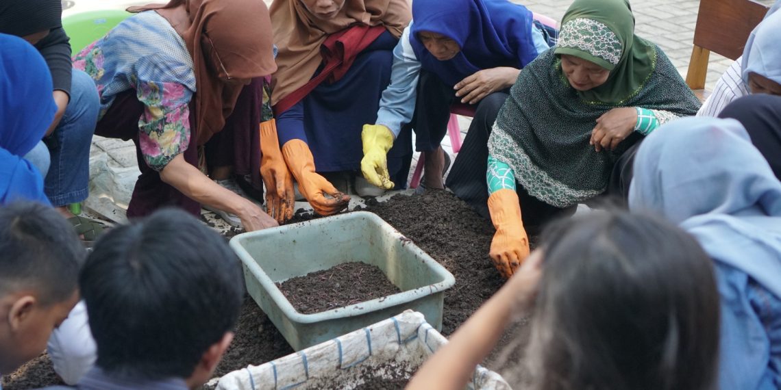 Komunitas EcoLiving Edukasi Ibu Rumah Tangga Mengelola Sampah Organik